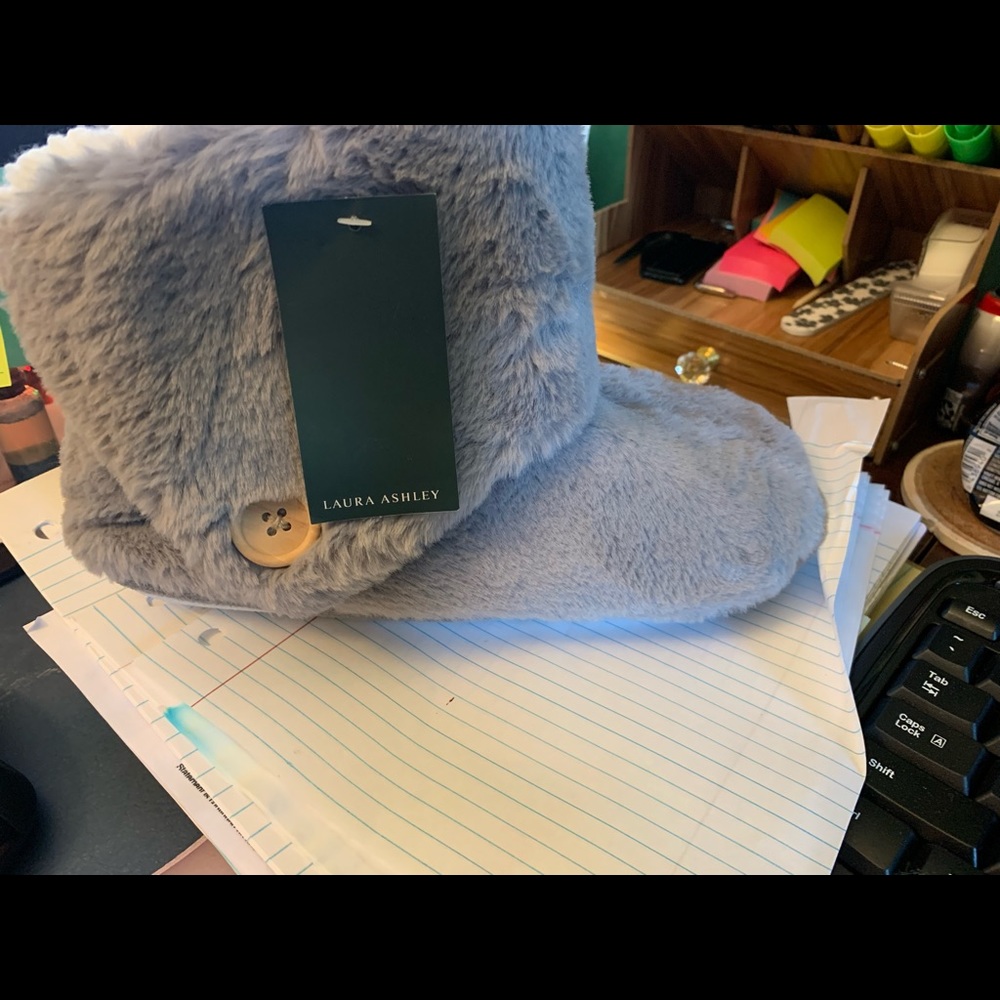 BNWT Laura Ashley size L women’s slippers